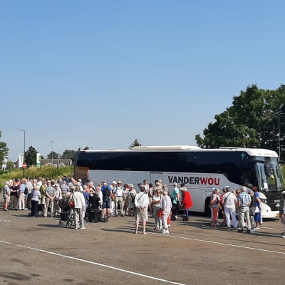 20240627aankomst bus in Volendam - 
